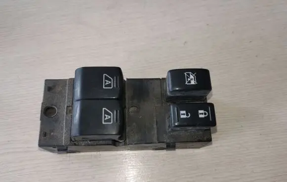 Nissan Quest Electric window control switch