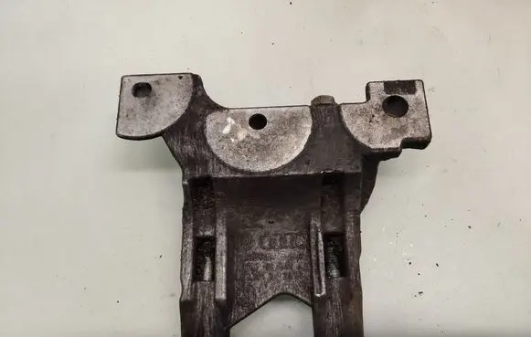 Volkswagen Transporter - Caravelle T5 Engine mounting bracket 070199343A