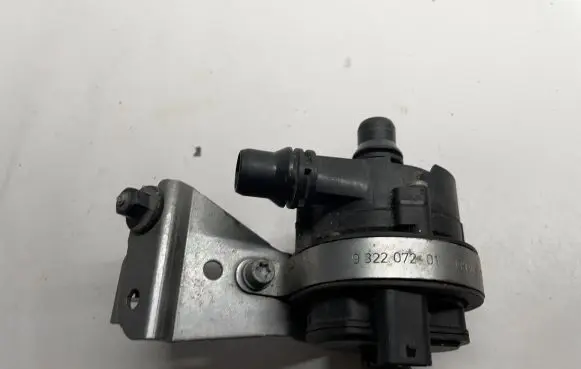 BMW M3 F80 Electric auxiliary coolant/water pump 9147359