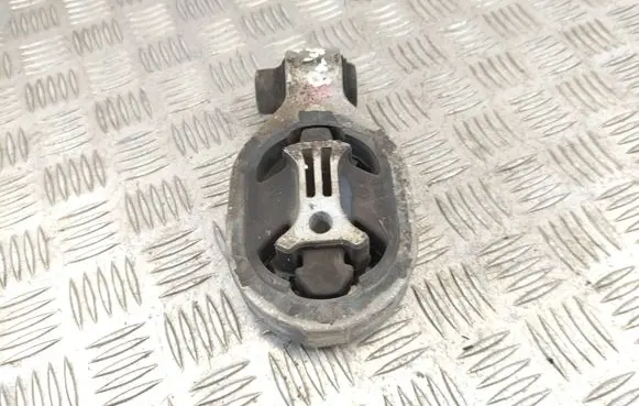 Nissan Pulsar Engine mount bracket
