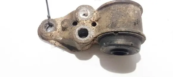 Volkswagen PASSAT B5 Rear axle beam mounts housing 4b0501522e 8e0501522h