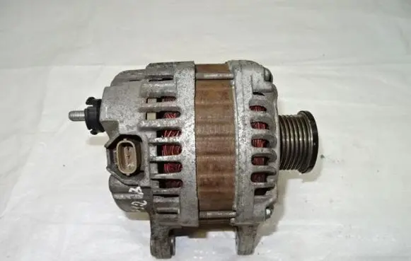 Nissan Juke I F15 Generator/alternator 23100BV80A