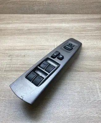Toyota Prius (XW20) Electric window control switch 8482047050