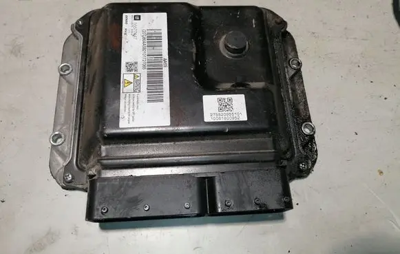 Opel Astra J Engine control unit/module 55577647 MB2758008884