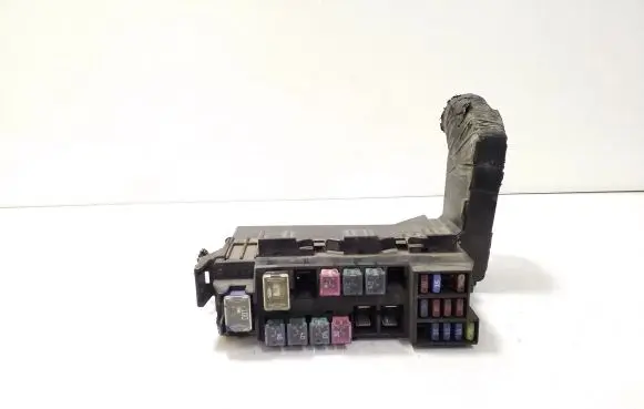 Nissan X-Trail T30 Fuse module 71543266