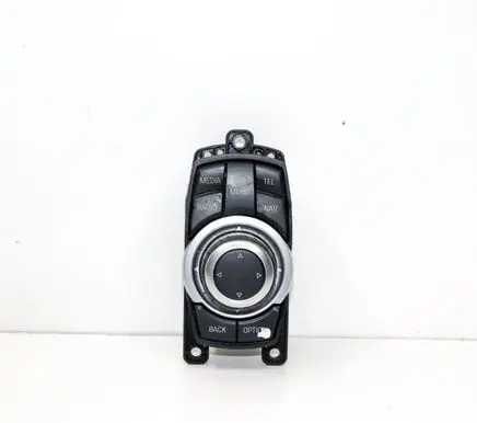 Head unit multimedia control