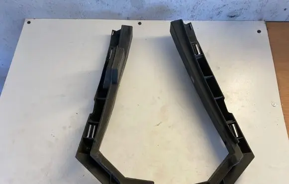 Opel Vivaro Front bumper upper radiator grill 214B37781R