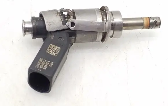 Audi A6 S6 C6 4F Fuel injector 06E036C