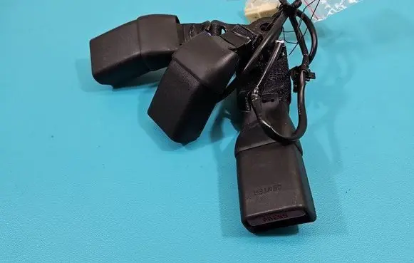 Rear seatbelt