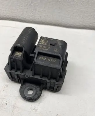 Mercedes-Benz Sprinter W906 Glow plug pre-heat relay 0522120203