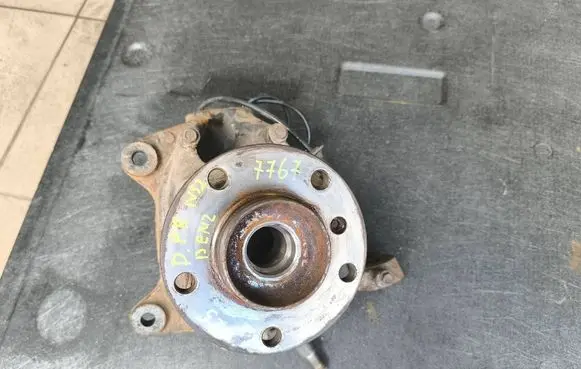 BMW X3 F25 Front wheel hub spindle knuckle 6787680