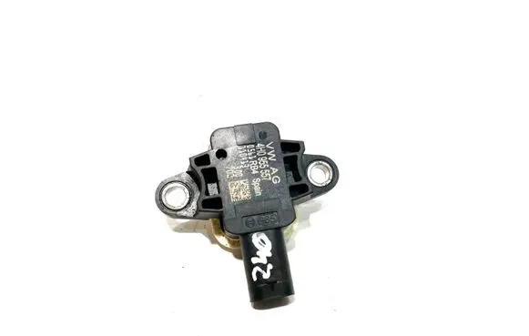 Audi A8 S8 D4 4H Airbag deployment crash/impact sensor 4H0955557 0561RB4 110413