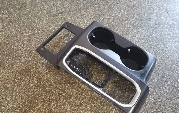 Hyundai Santa Fe Gear shifter surround trim plastic 84605S1020