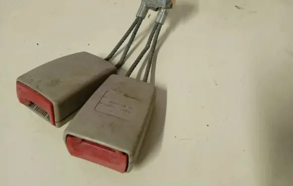 Audi A8 S8 D2 4D Middle seatbelt buckle (rear) 4D0857739