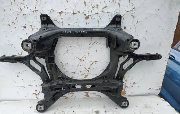 Volkswagen Touareg I Front axle beam