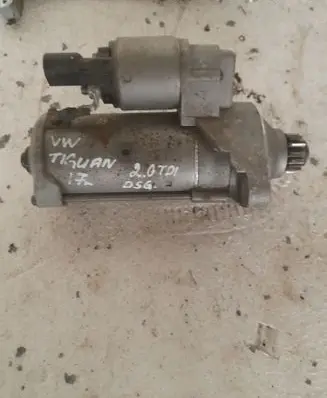 Volkswagen Tiguan Starter motor 02E911022C