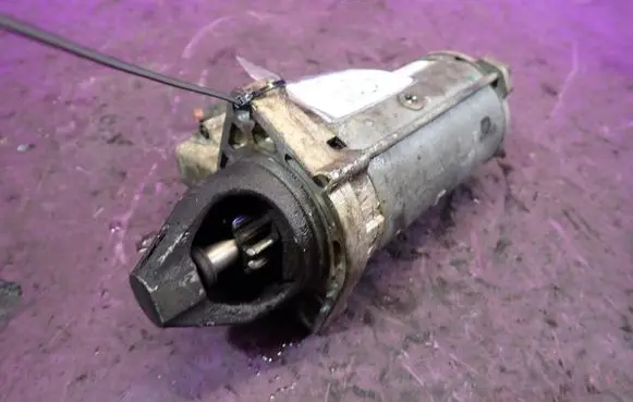 Opel Astra J Starter motor 