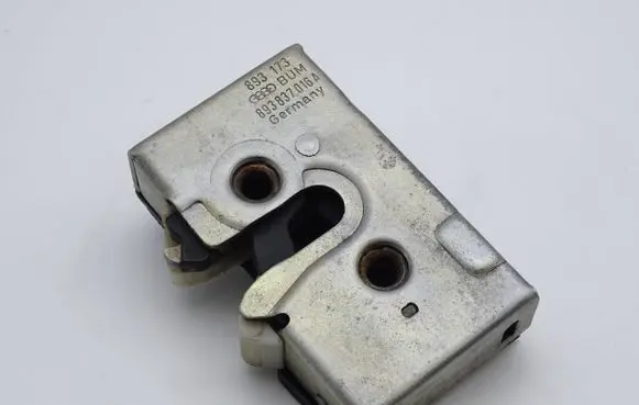 Audi 80 90 B3 Front door lock 893837016A