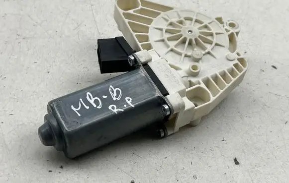 Mercedes-Benz B W245 Front door window regulator motor A1698204442 7746013102