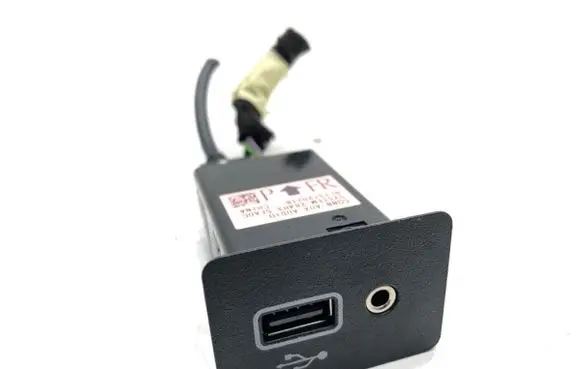 Nissan Micra K14 USB socket connector 284H35FA0C