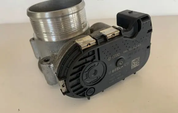 Audi Q5 SQ5 Throttle valve 06K133062AG