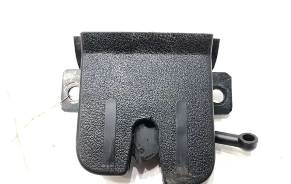 Volkswagen Touareg I Tailgate exterior lock 7L6827505
