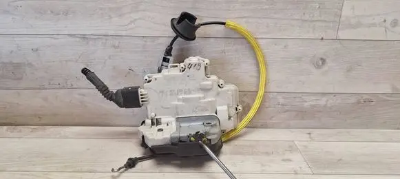Audi A6 S6 C6 4F Rear door lock 4F0839015