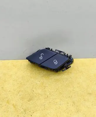 Mercedes-Benz C W205 Central locking switch button A2059055151 16T295 12589339C