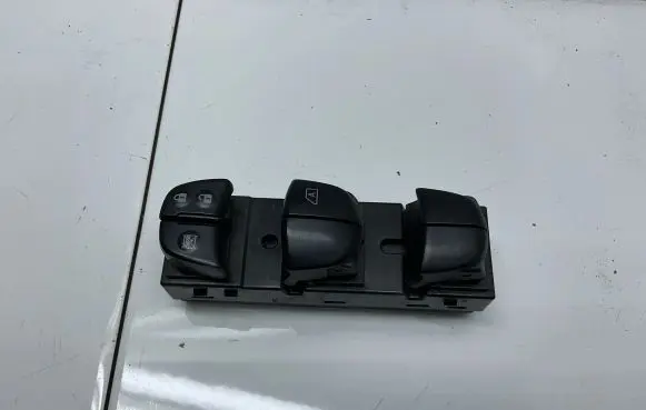 Nissan Juke I F15 Electric window control switch 254011KK0A