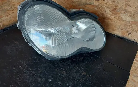 Mercedes-Benz C W203 Headlight/headlamp A2038200261 0301166202