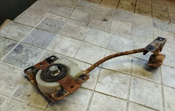 Toyota Corolla Verso AR10 Spare wheel bolt 