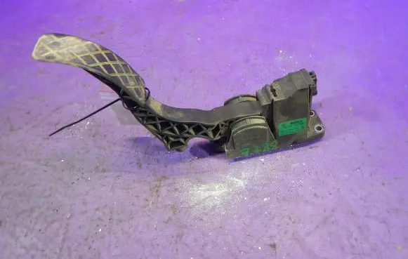 Volkswagen Golf IV Accelerator throttle pedal 0280752215