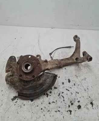 Audi A4 S4 B5 8D Front wheel hub