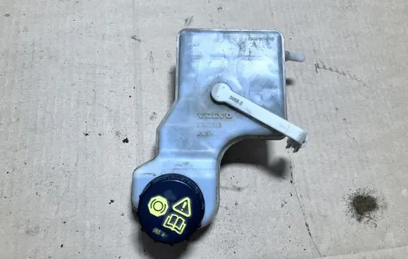 Volvo V40 Brake fluid reservoir 31362932