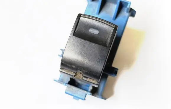 Toyota Avensis T270 Electric window control switch 8481005070