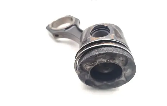 Mercedes-Benz B W246 W242 Piston with connecting rod OM651930 651930