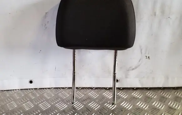 Opel Astra J Front seat headrest 
