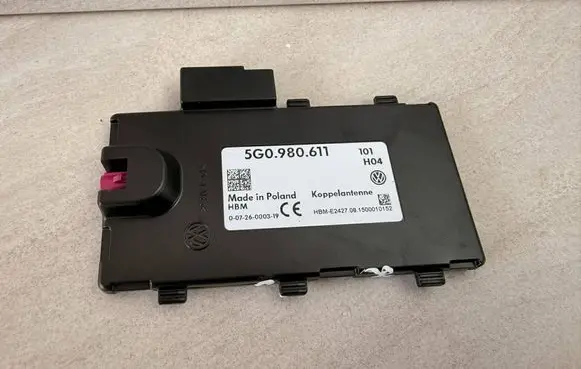 Volkswagen Touran III Aerial antenna amplifier 5G0980611
