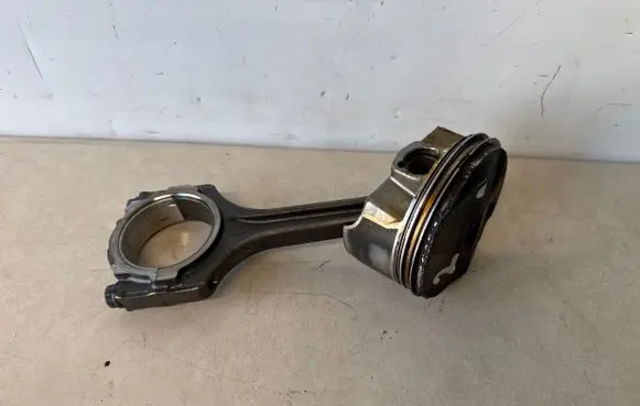 Ford Mustang VI Piston with connecting rod M174t5c