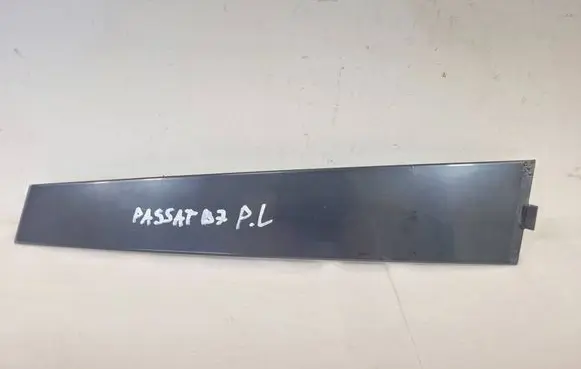 Volkswagen PASSAT B7 Front door glass trim molding 3C4837902