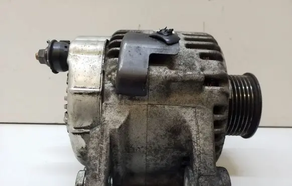 KIA Sorento Generator/alternator 373004A300 021319212