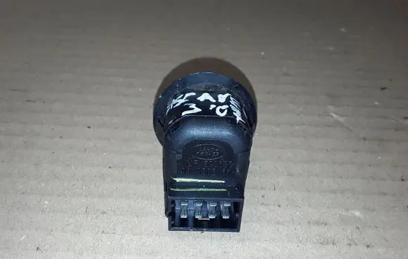 Land Rover Discovery 3 - LR3 Wing mirror switch YUF500030 03930361