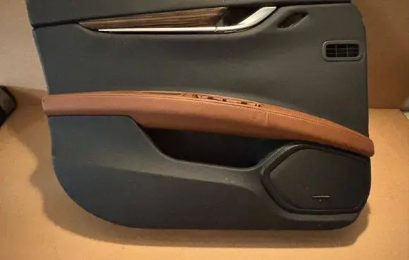 Maserati Ghibli Front door card panel trim