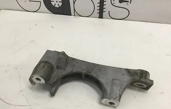 Lexus NX Gearbox mounting bracket 