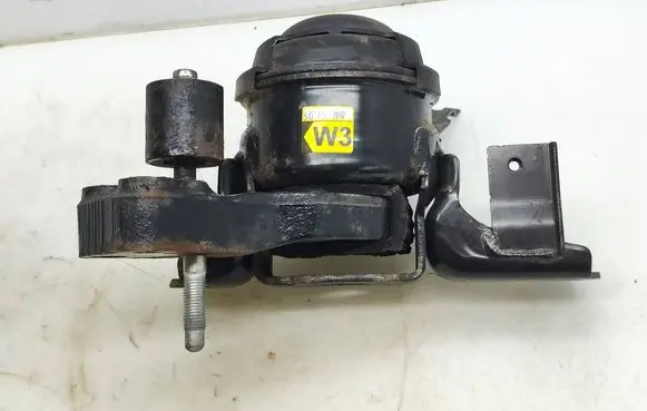 Toyota Yaris Engine mount bracket 