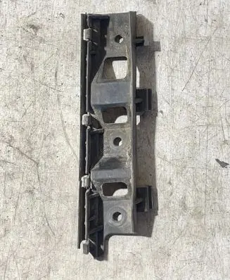 Volkswagen PASSAT B6 Front bumper mounting bracket 3C0807184