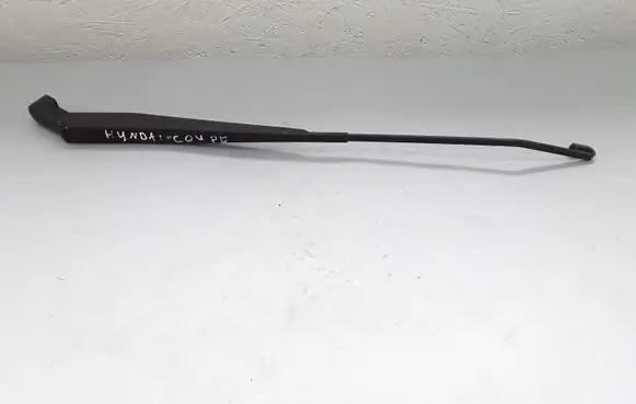 Hyundai Tiburon Front wiper blade arm D226AIA