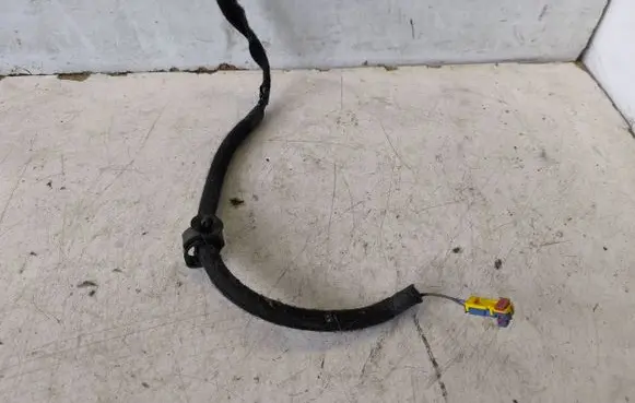 Opel Vivaro Third row seat belt 