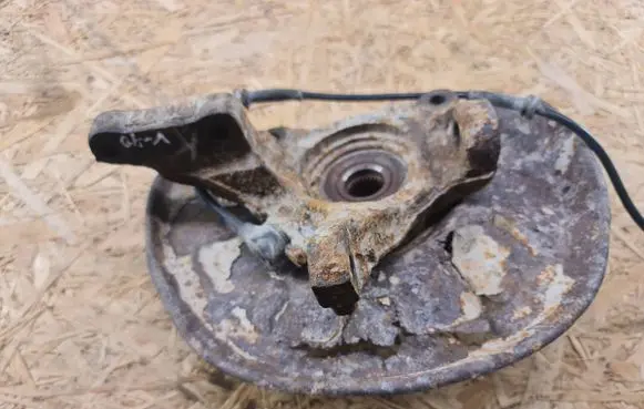 Volvo S40, V40 Front wheel hub spindle knuckle