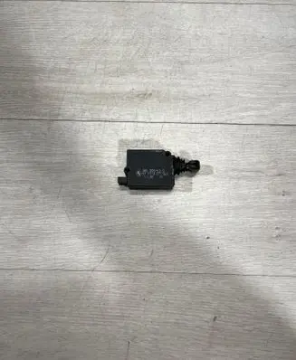 BMW 5 E39 Tailgate boot lock/latch motor 8377569 406205122